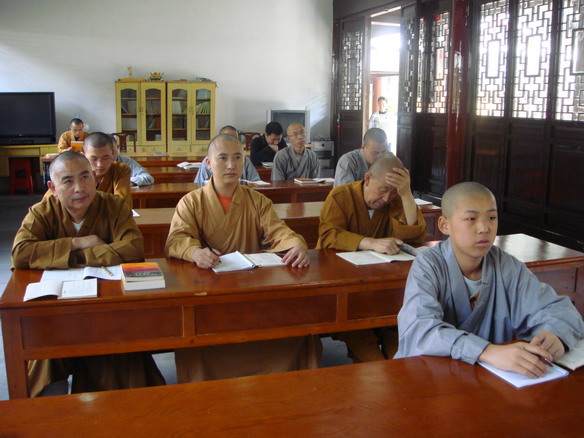 温州龙湾龙岗寺主持贤振法师在能仁养正院开讲《中国佛教史》