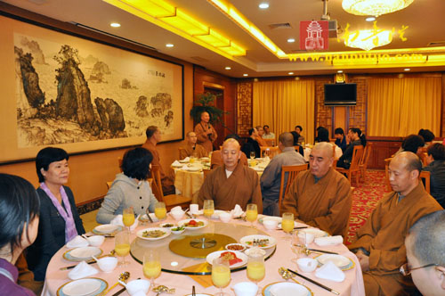 普利法会圆满结束 南普陀寺常住设宴答谢众功德主(图5)