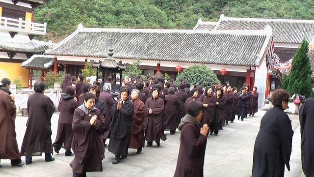 净僧法师带五百多居士到能仁寺供修(图3)