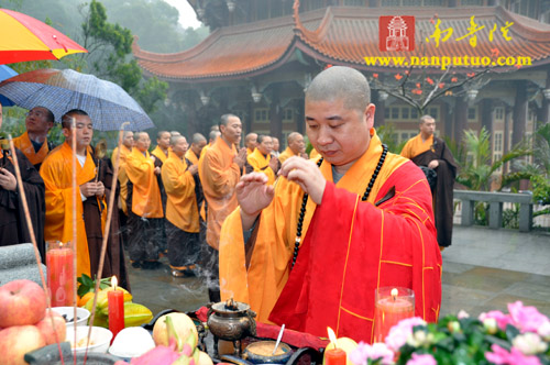 南普陀寺、闽南佛学院全体僧众清明祭祖(图4)