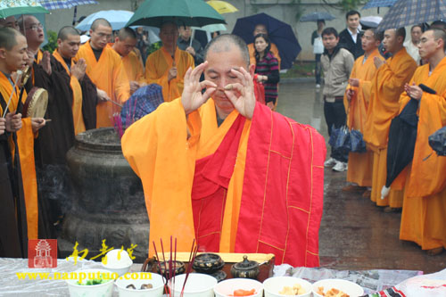 南普陀寺、闽南佛学院全体僧众清明祭祖(图10)