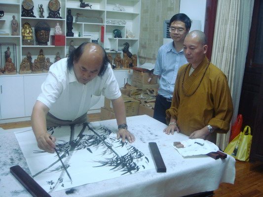 中国著名国画大师吴进良先生在乐清市委副市长吴云峰的陪同下拜访了法大和尚(图10)