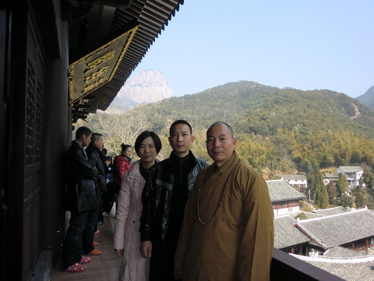 乐清市民族宗教事务局副局长张洪明先生一行莅临雁荡山能仁寺给方丈了法大和尚拜年(图4)