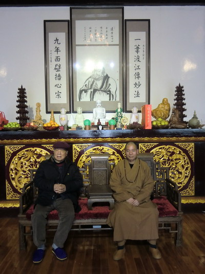 中国著名国画大师金家骥一行拜访了法大和尚(图1)