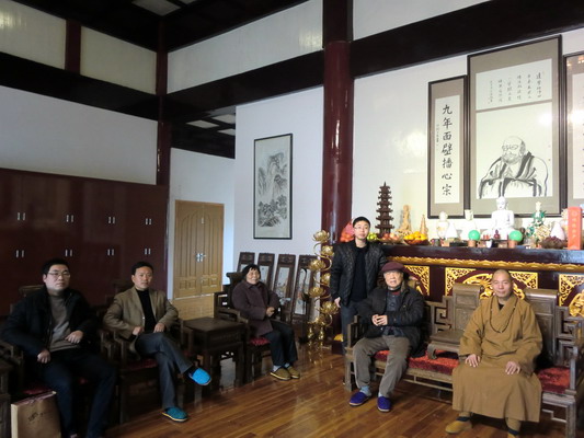 中国著名国画大师金家骥一行拜访了法大和尚(图2)