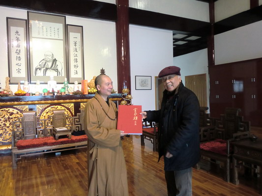中国著名国画大师金家骥一行拜访了法大和尚(图3)