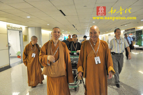 印顺导师舍利恭迎团抵台参访慧日讲堂和台湾中国佛教会(图3)