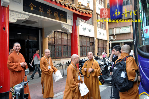 印顺导师舍利恭迎团抵台参访慧日讲堂和台湾中国佛教会(图25)