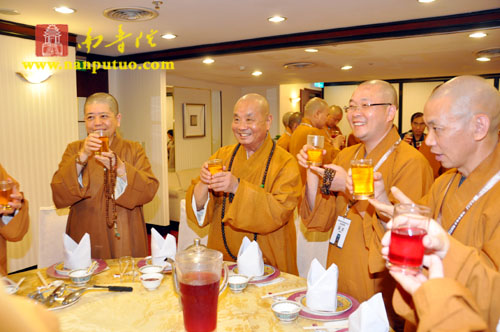 印顺导师舍利恭迎团抵台参访慧日讲堂和台湾中国佛教会(图27)