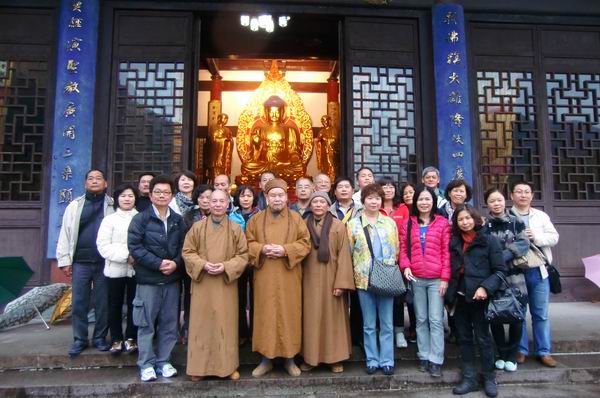 台湾省台中市陈松和等众居士拜访了法大和尚(图2)