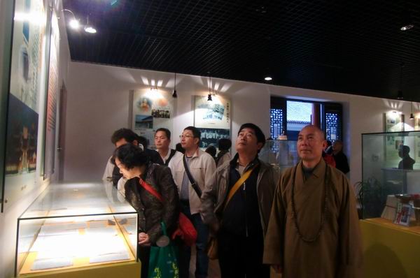 台湾省台中市陈松和等众居士拜访了法大和尚(图3)