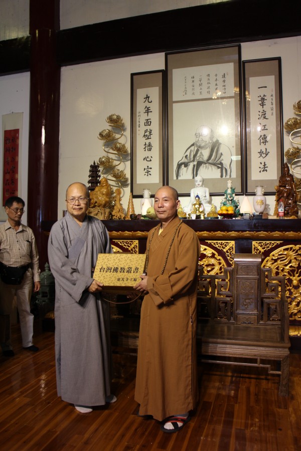 台湾慈光佛学院院长惠空法师一行参访雁荡山能仁寺