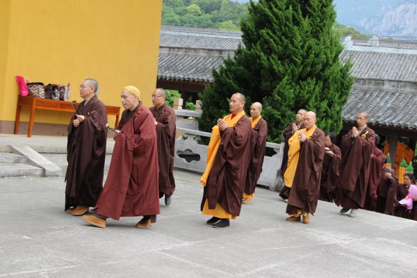 雁荡山能仁寺恭逢释迦牟尼佛诞辰日举行浴佛法会(图1)