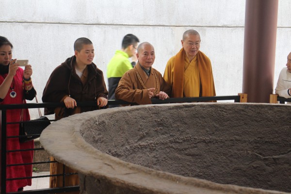 台湾慈法禅寺普贤讲堂住持、中华国际供佛斋僧功德会大会主席净耀大和尚一行访问雁荡山能仁寺(图3)