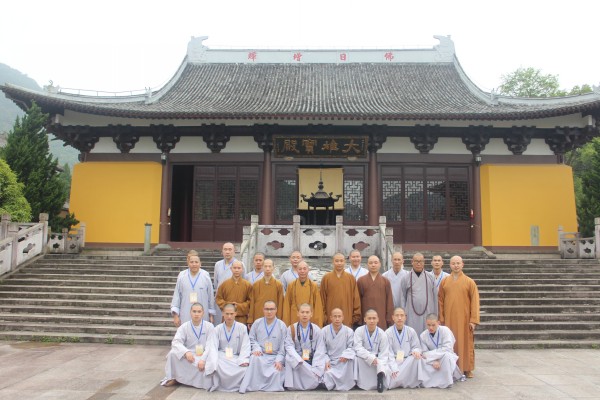 福建佛学院第十四届本科毕业班参学团到温州雁荡山能仁寺参访(图1)