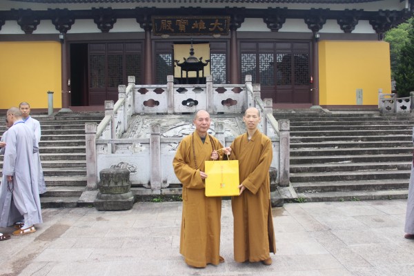 福建佛学院第十四届本科毕业班参学团到温州雁荡山能仁寺参访(图2)